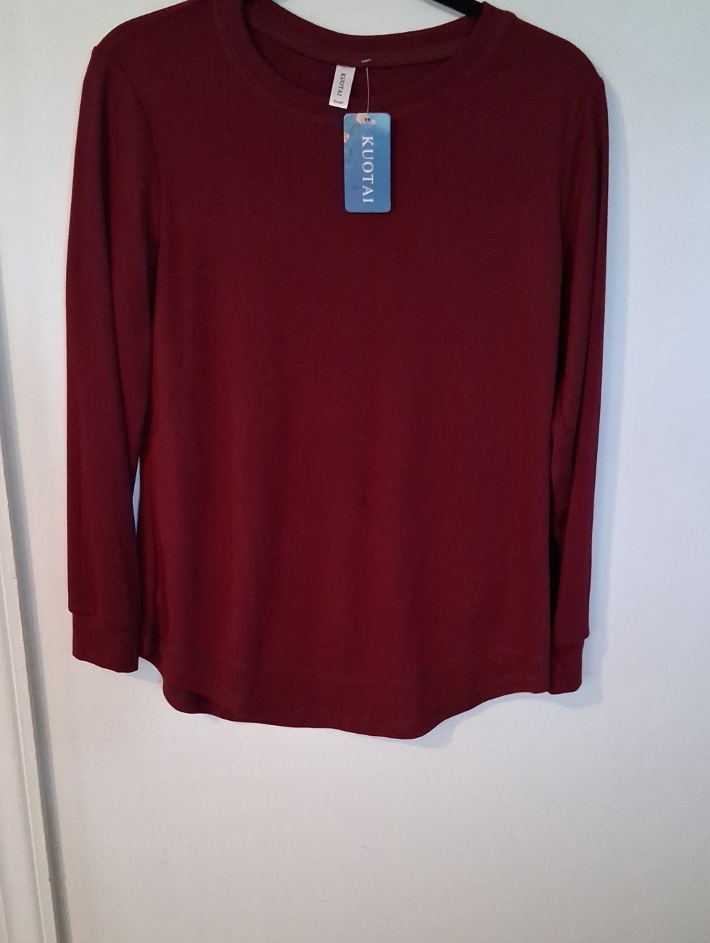 Kuotai Women's Long Sleeve Crewneck Tee in Burgundy